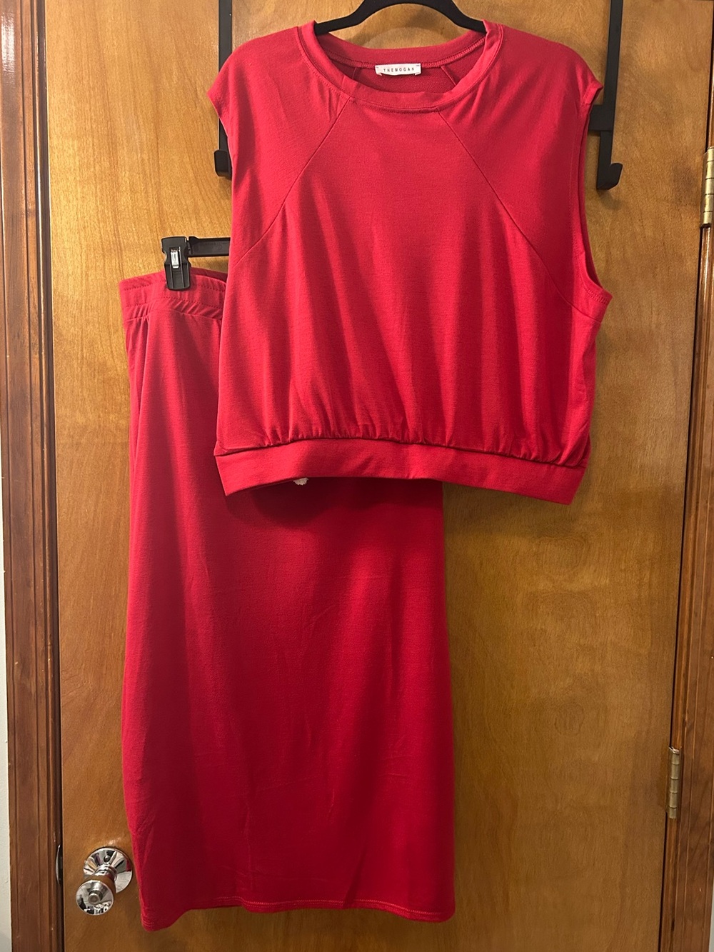 TheMogan Red Sleeveless Sweatshirt & Skirt Set
